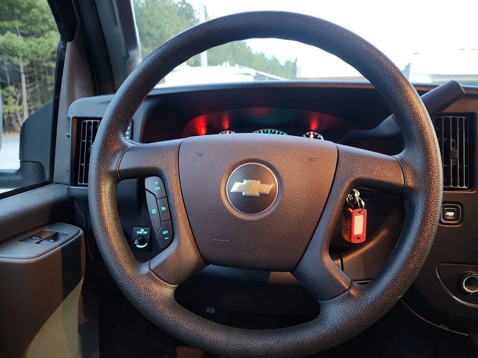 2023 Chevrolet Express - Image 17 of 21