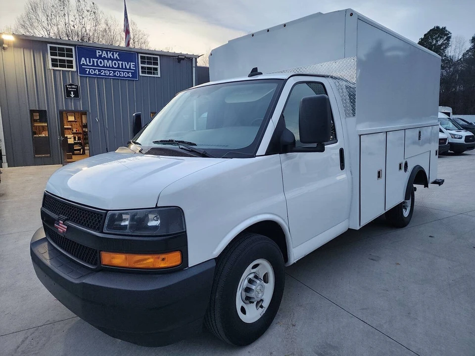 2023 Chevrolet Express - Image 2 of 21