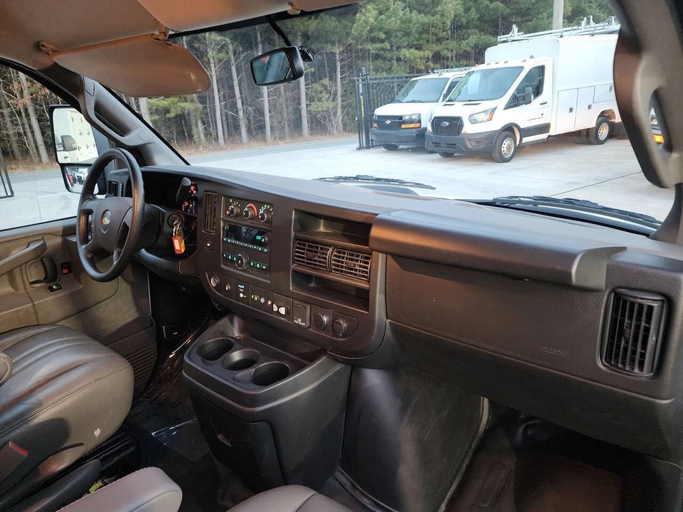 2023 Chevrolet Express - Image 15 of 21