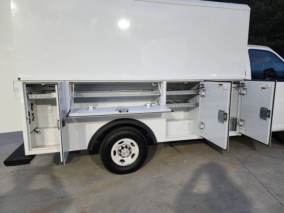 2023 Chevrolet Express - Image 20 of 21