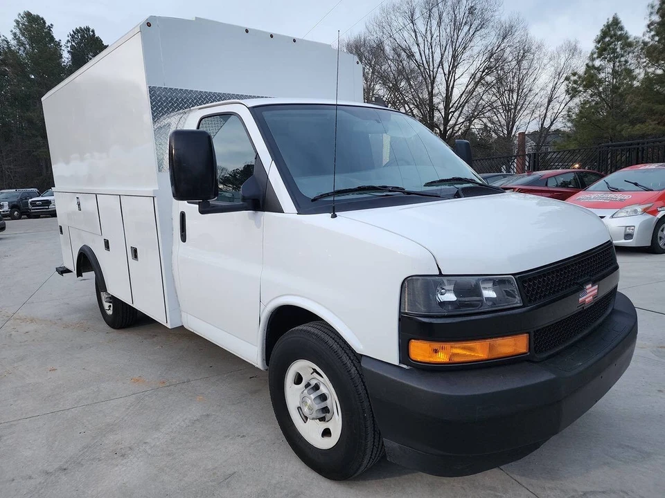 2023 Chevrolet Express - Image 8 of 21