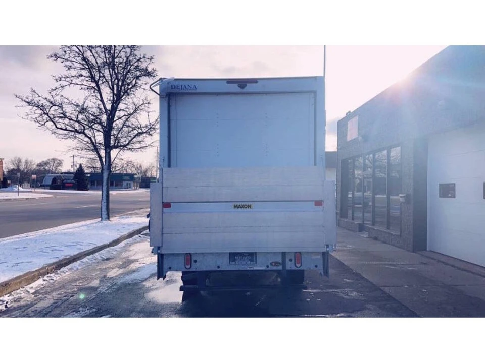 2023 Chevrolet Express - Image 8 of 21