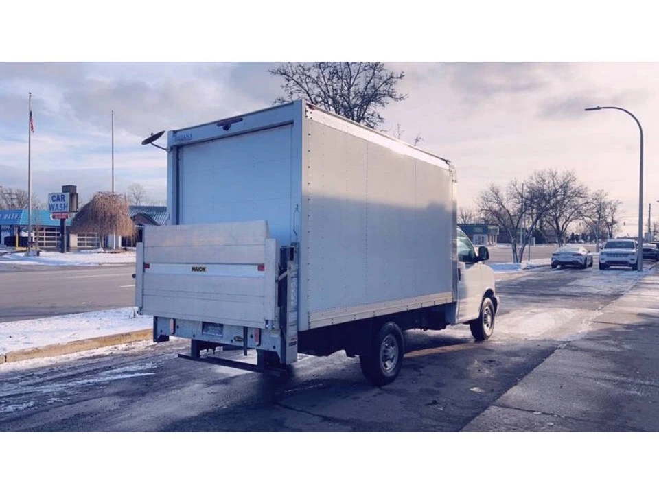 2023 Chevrolet Express - Image 9 of 21