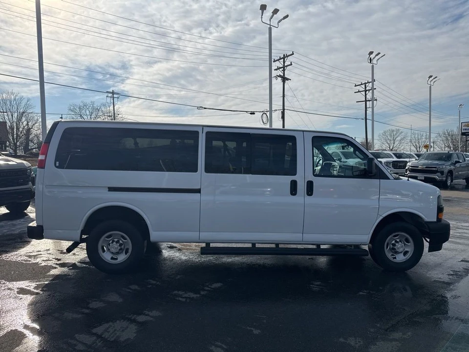 2023 Chevrolet Express - Image 6 of 12