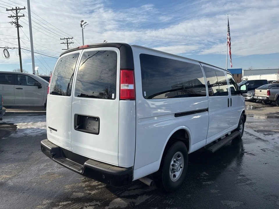 2023 Chevrolet Express - Image 5 of 12