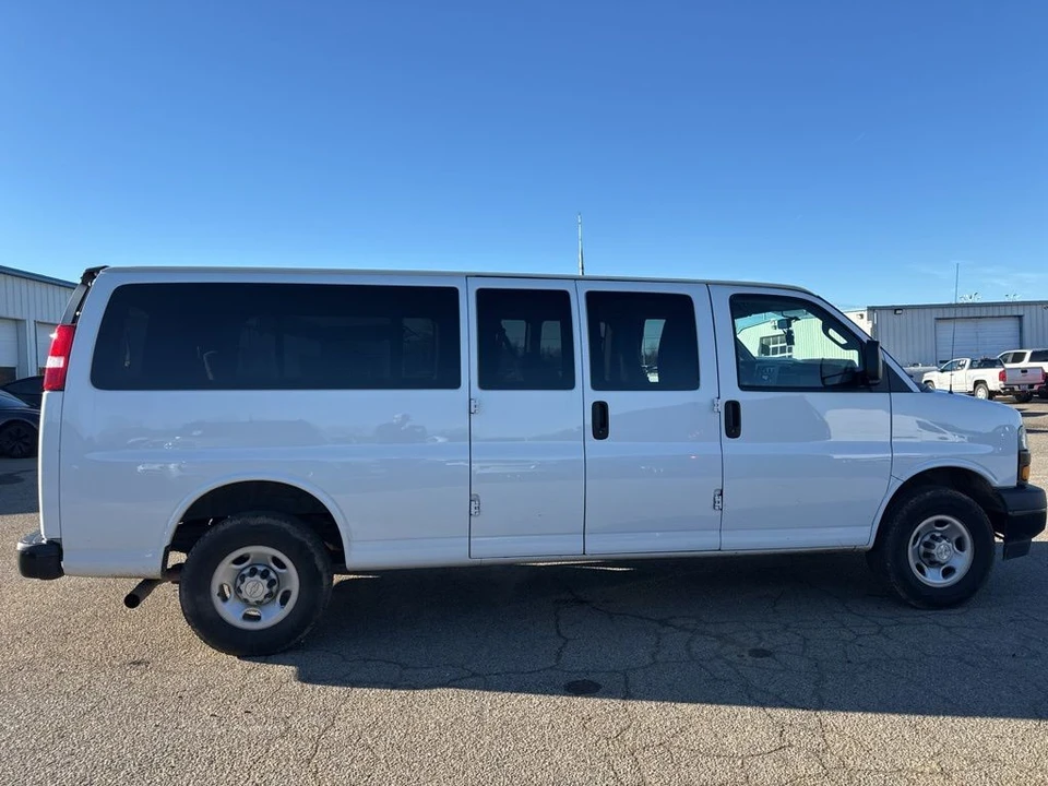 2023 Chevrolet Express - Image 4 of 7