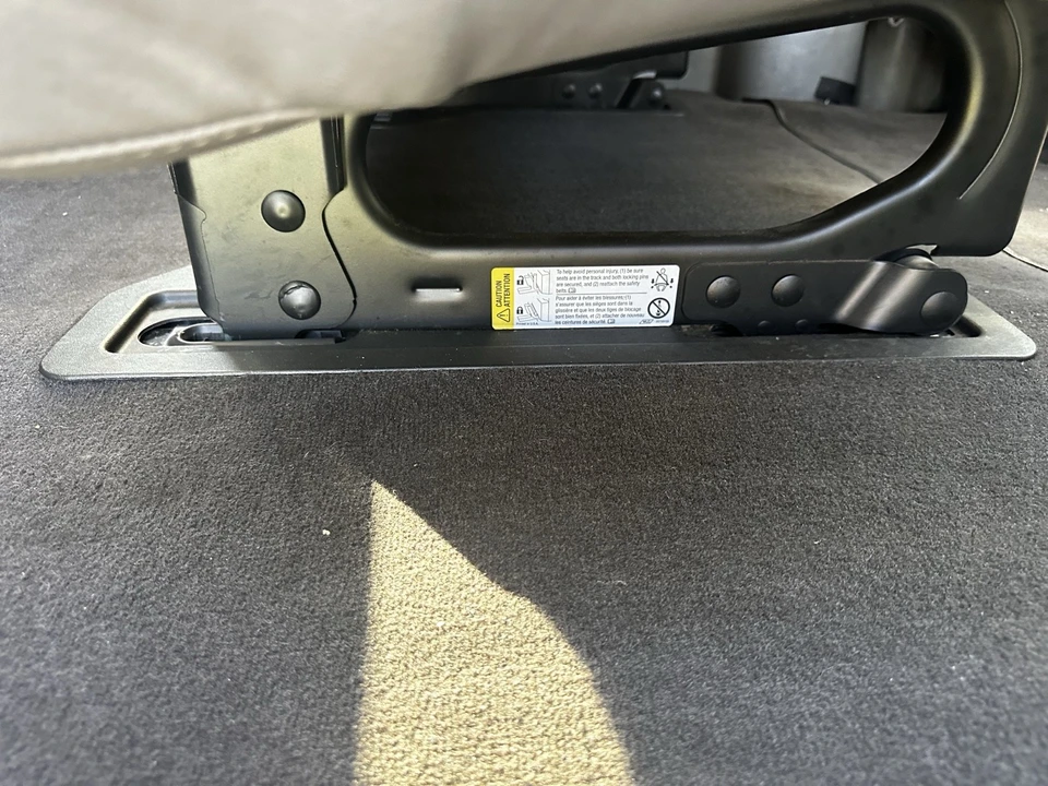 2023 Chevrolet Express - Image 19 of 21