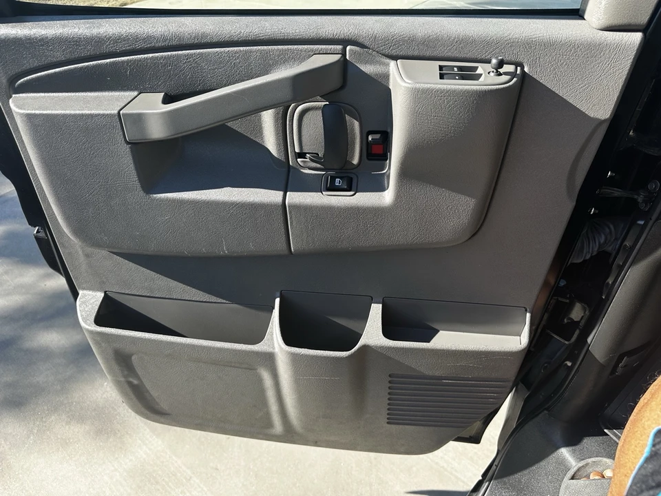 2023 Chevrolet Express - Image 18 of 21