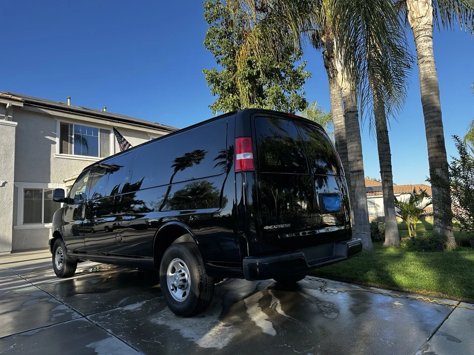2023 Chevrolet Express - Image 2 of 21