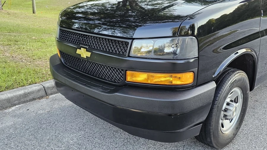 2023 Chevrolet Express - Image 9 of 31
