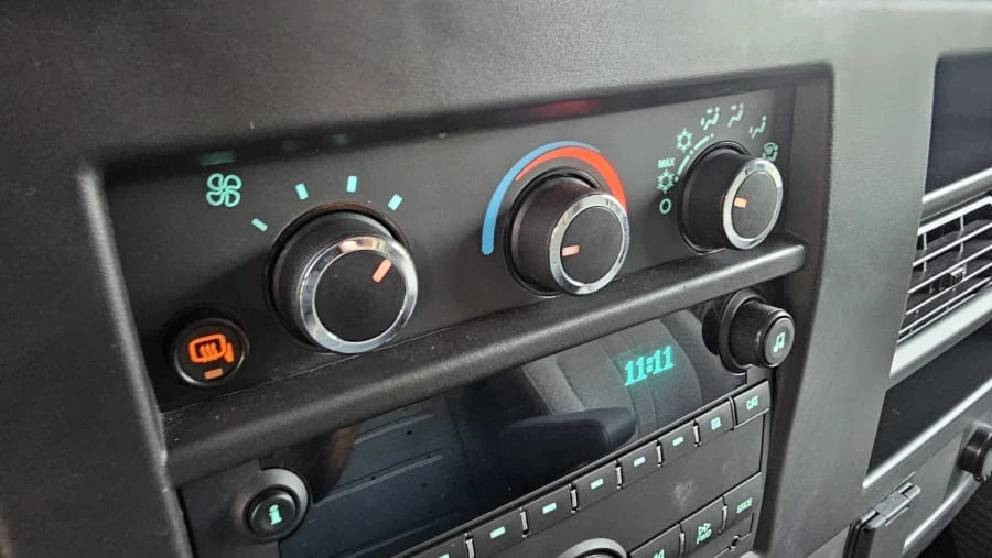 2023 Chevrolet Express - Image 20 of 31