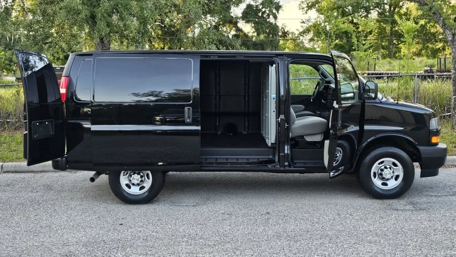 2023 Chevrolet Express - Image 14 of 31