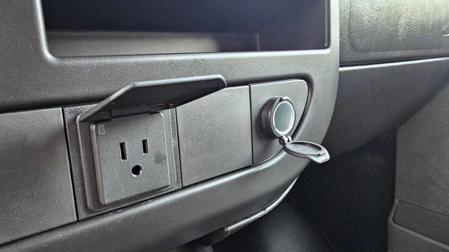 2023 Chevrolet Express - Image 19 of 31