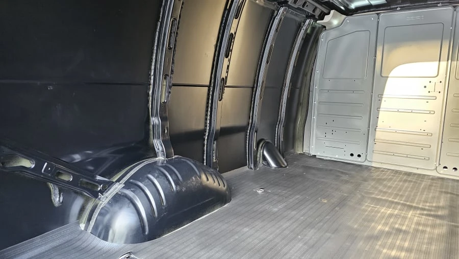 2023 Chevrolet Express - Image 27 of 31