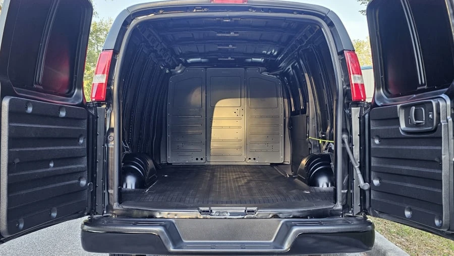 2023 Chevrolet Express - Image 25 of 31