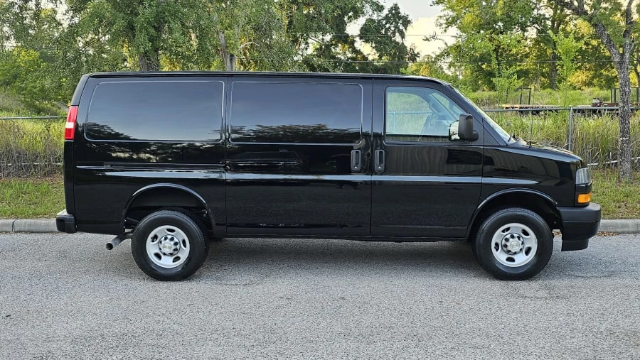 2023 Chevrolet Express - Image 15 of 31