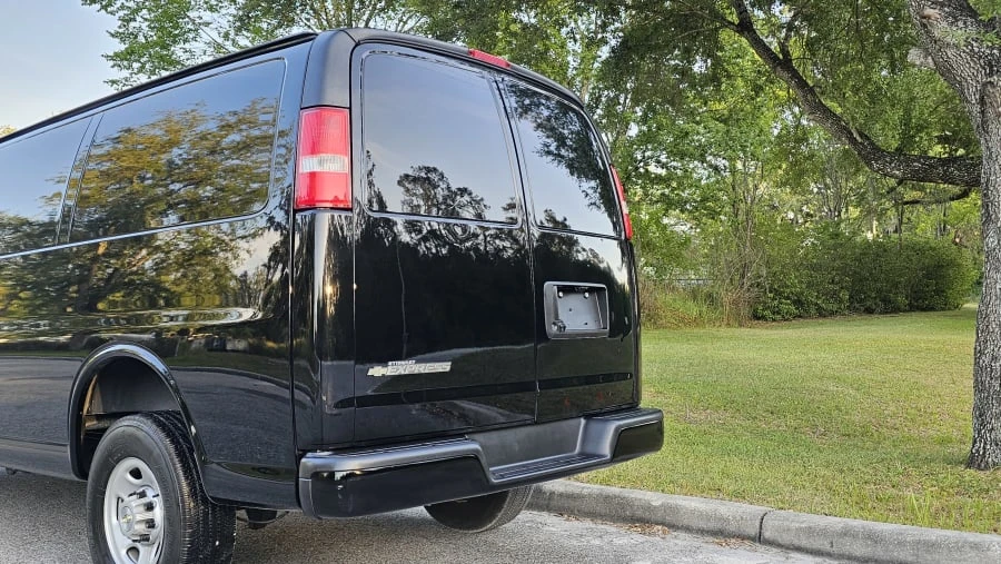 2023 Chevrolet Express - Image 6 of 31