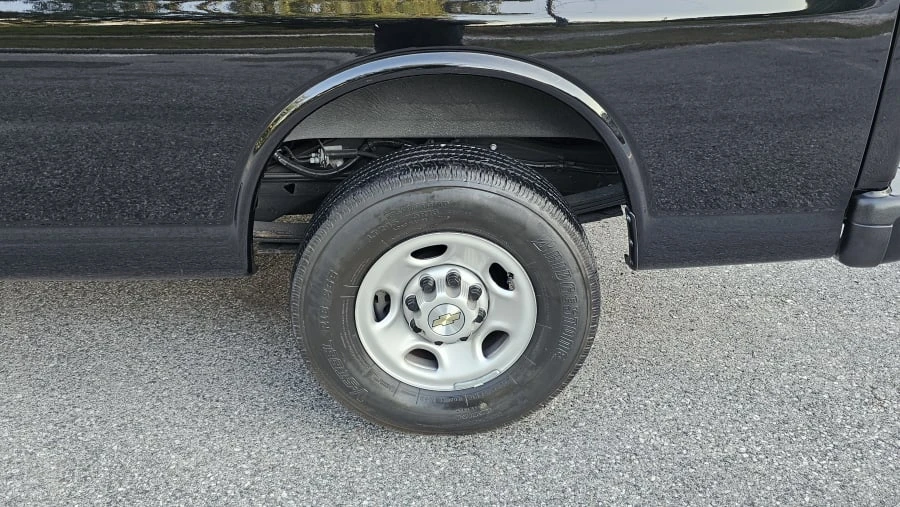 2023 Chevrolet Express - Image 12 of 31