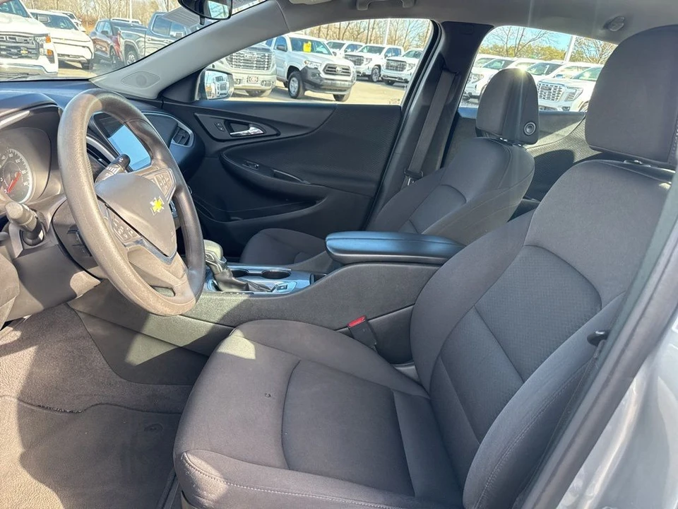 2023 Chevrolet Malibu - Image 9 of 12
