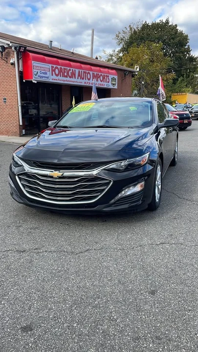 2023 Chevrolet Malibu - Image 2 of 3