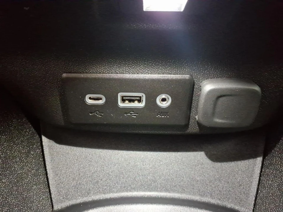 2023 Chevrolet Malibu - Image 10 of 21