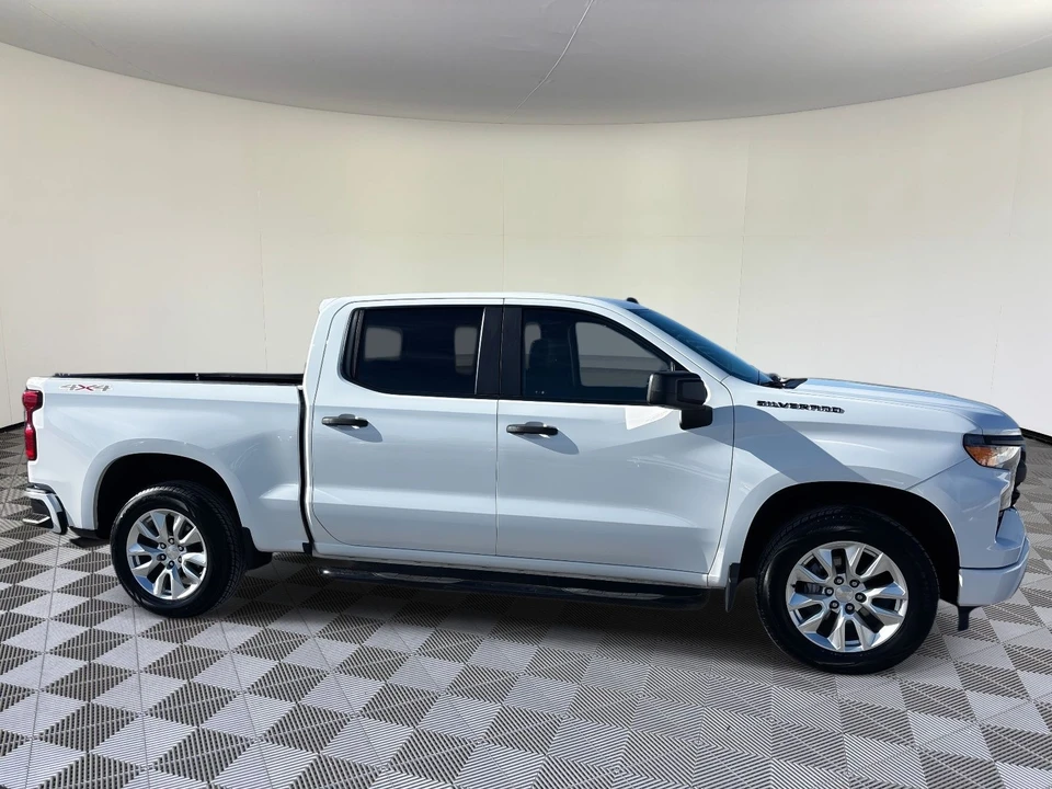 2023 Chevrolet Silverado 4th Gen - Image 2 of 21