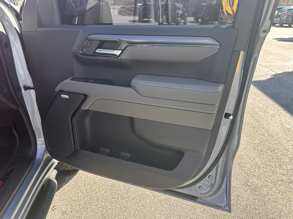 2023 Chevrolet Silverado 4th Gen - Image 14 of 30