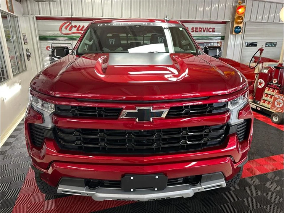 2023 Chevrolet Silverado 4th Gen - Image 3 of 31