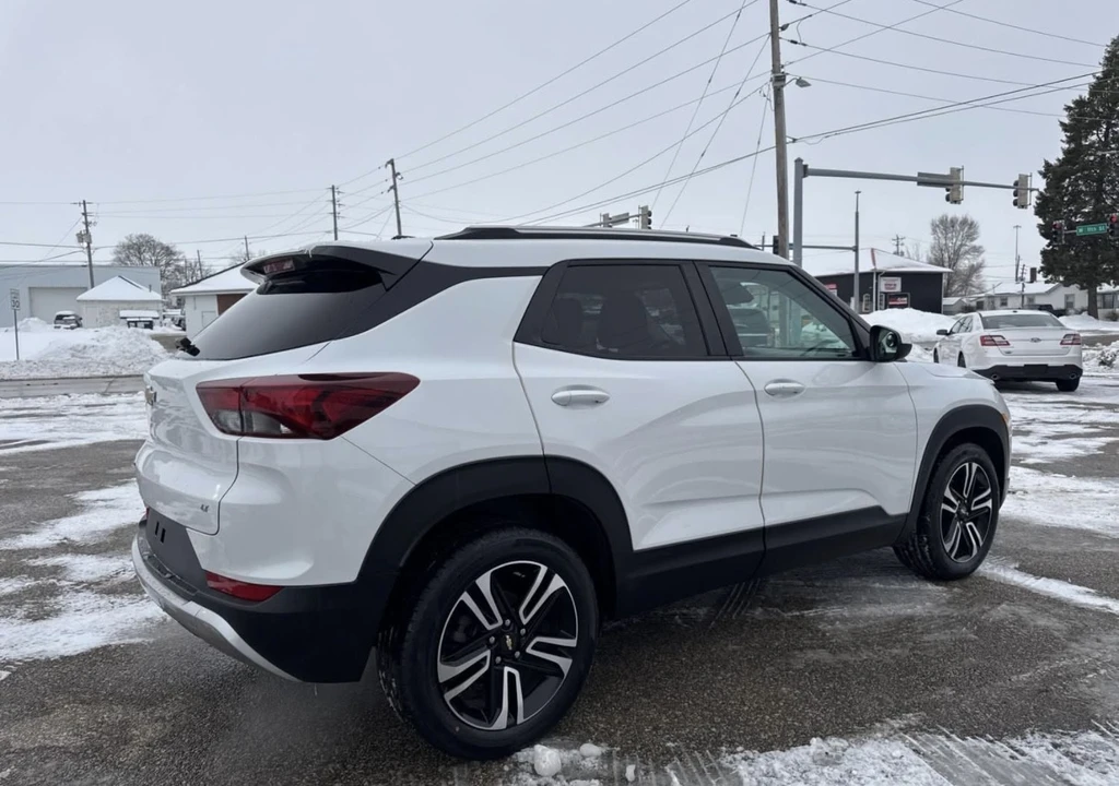 2023 Chevrolet Trailblazer - Image 2 of 8