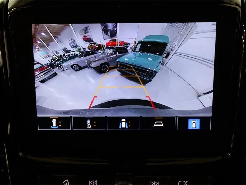 2023 Chevrolet Traverse - Image 19 of 31