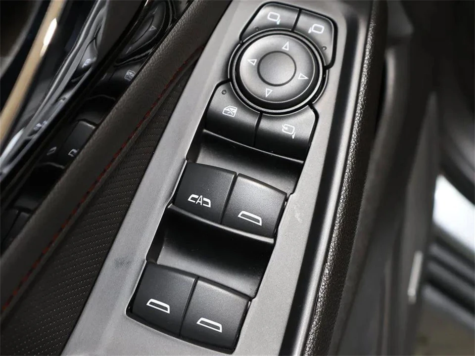 2023 Chevrolet Traverse - Image 11 of 31