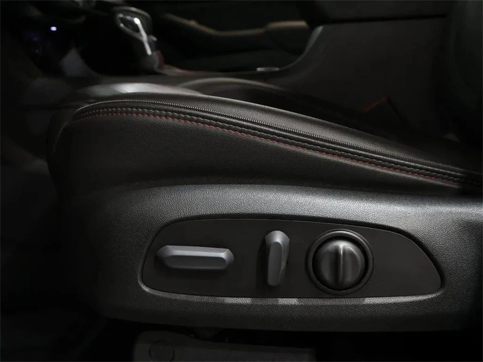 2023 Chevrolet Traverse - Image 14 of 31