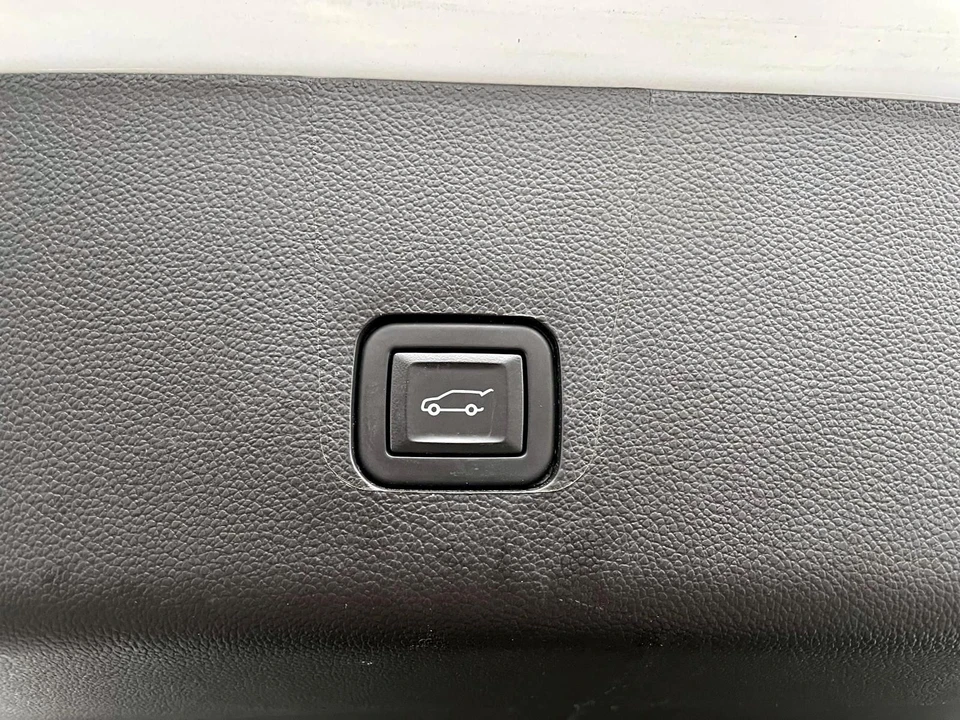2023 Chevrolet Traverse - Image 8 of 21