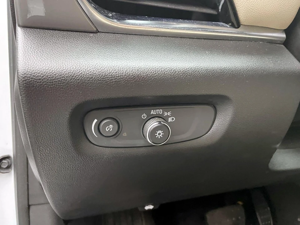 2023 Chevrolet Traverse - Image 16 of 21