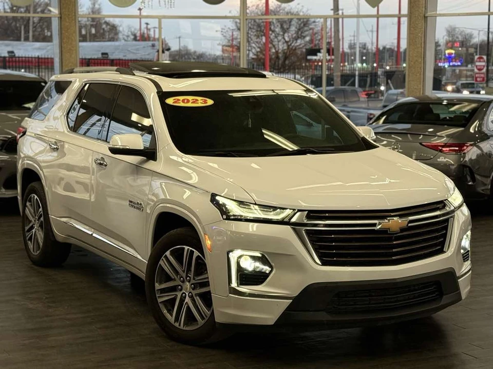 2023 Chevrolet Traverse - Image 2 of 21