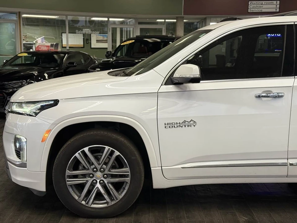 2023 Chevrolet Traverse - Image 15 of 21