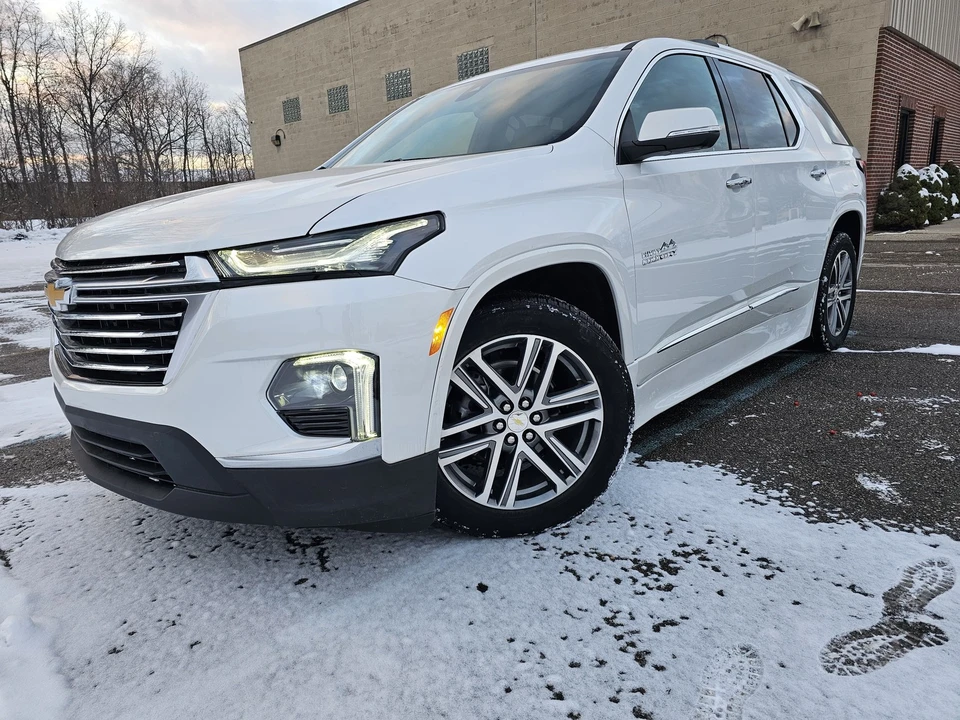2023 Chevrolet Traverse - Image 2 of 21