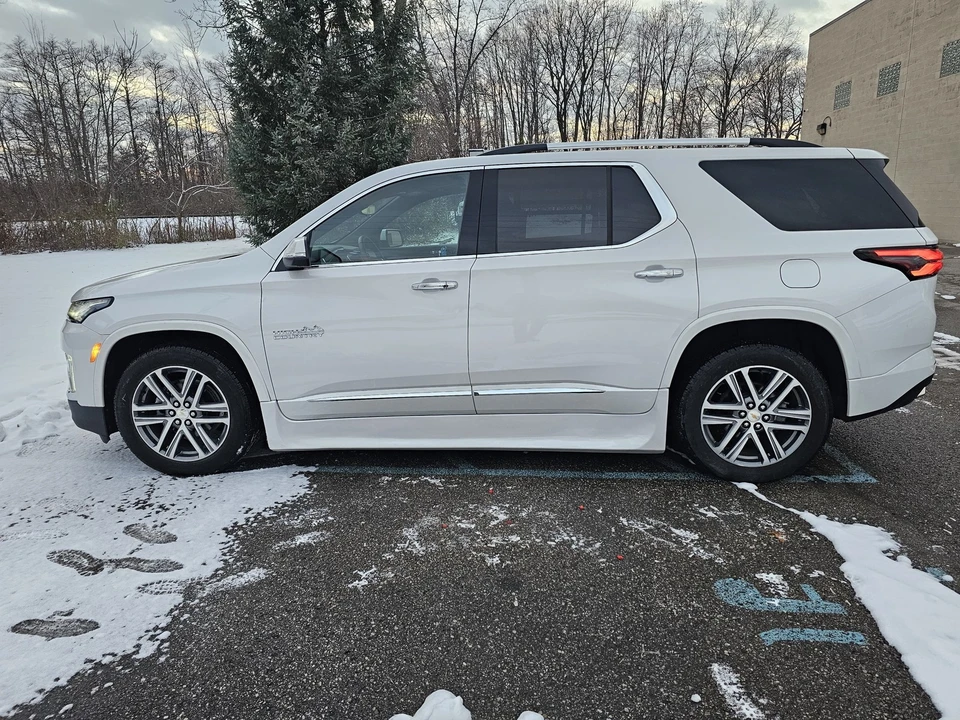 2023 Chevrolet Traverse - Image 16 of 21