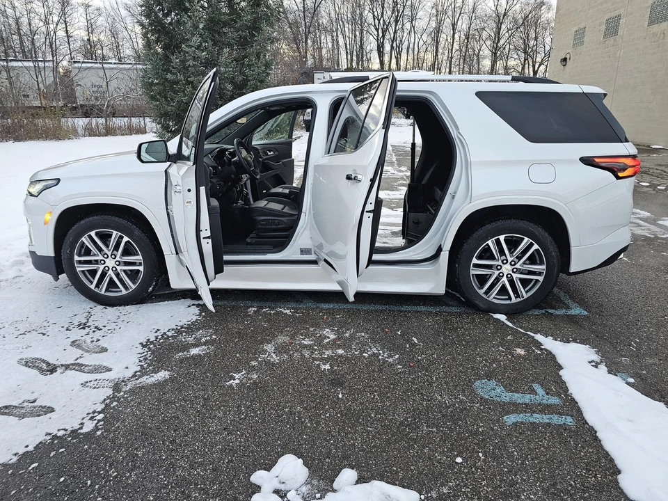 2023 Chevrolet Traverse - Image 15 of 21