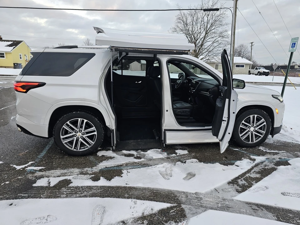 2023 Chevrolet Traverse - Image 12 of 21