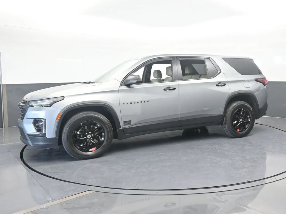 2023 Chevrolet Traverse - Image 2 of 12