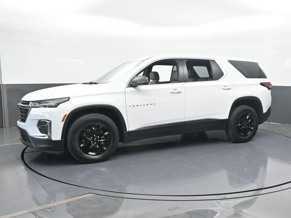 2023 Chevrolet Traverse - Image 2 of 12