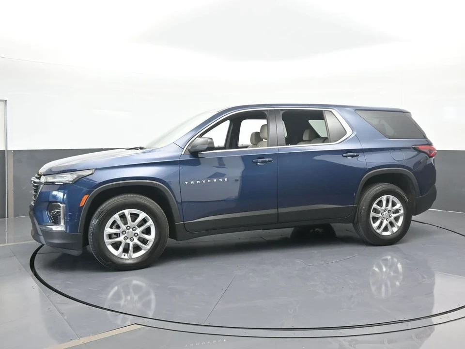 2023 Chevrolet Traverse - Image 2 of 12