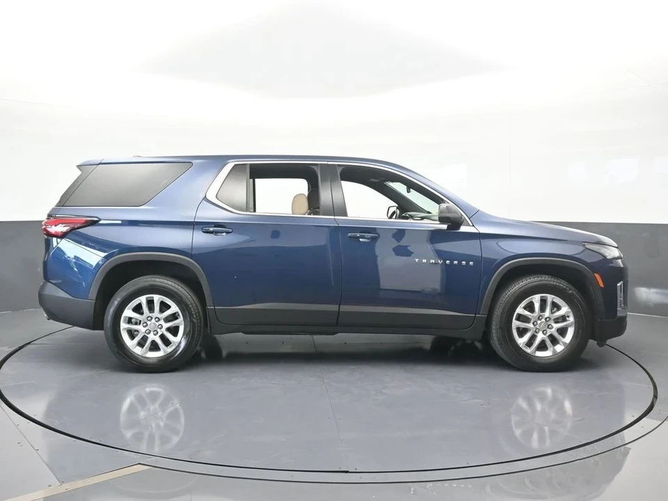2023 Chevrolet Traverse - Image 7 of 12
