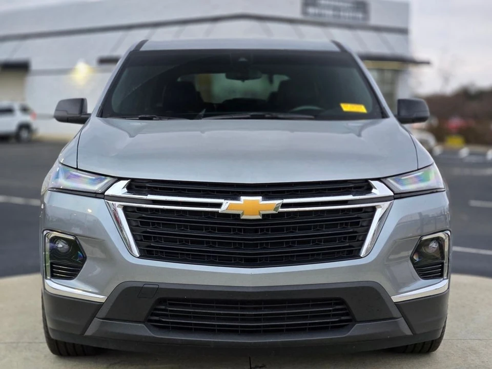 2023 Chevrolet Traverse - Image 2 of 12