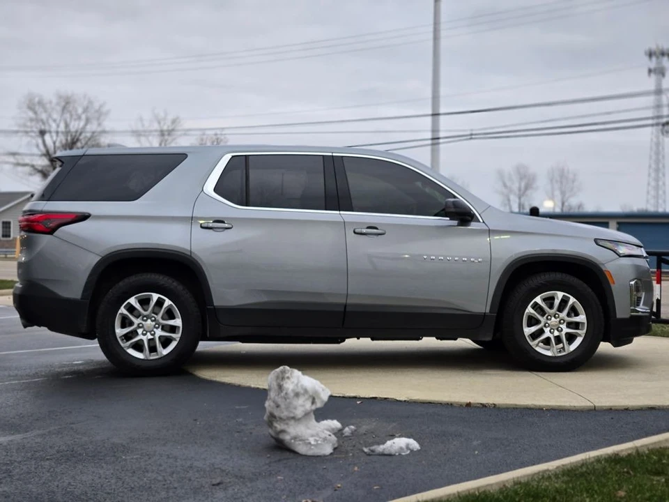 2023 Chevrolet Traverse - Image 8 of 12