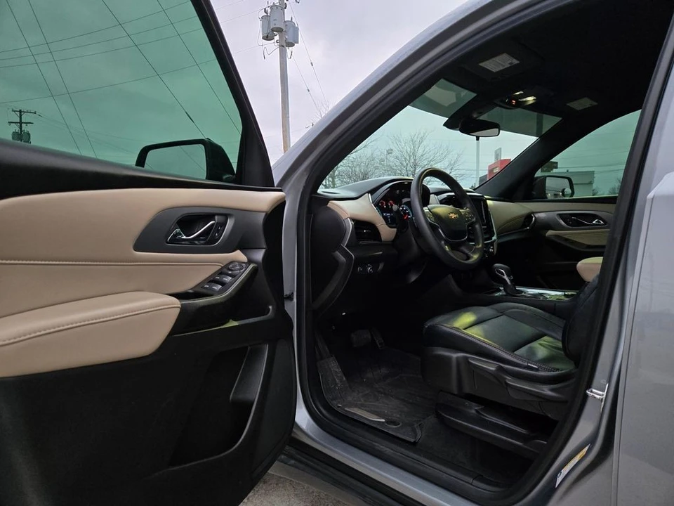 2023 Chevrolet Traverse - Image 9 of 12