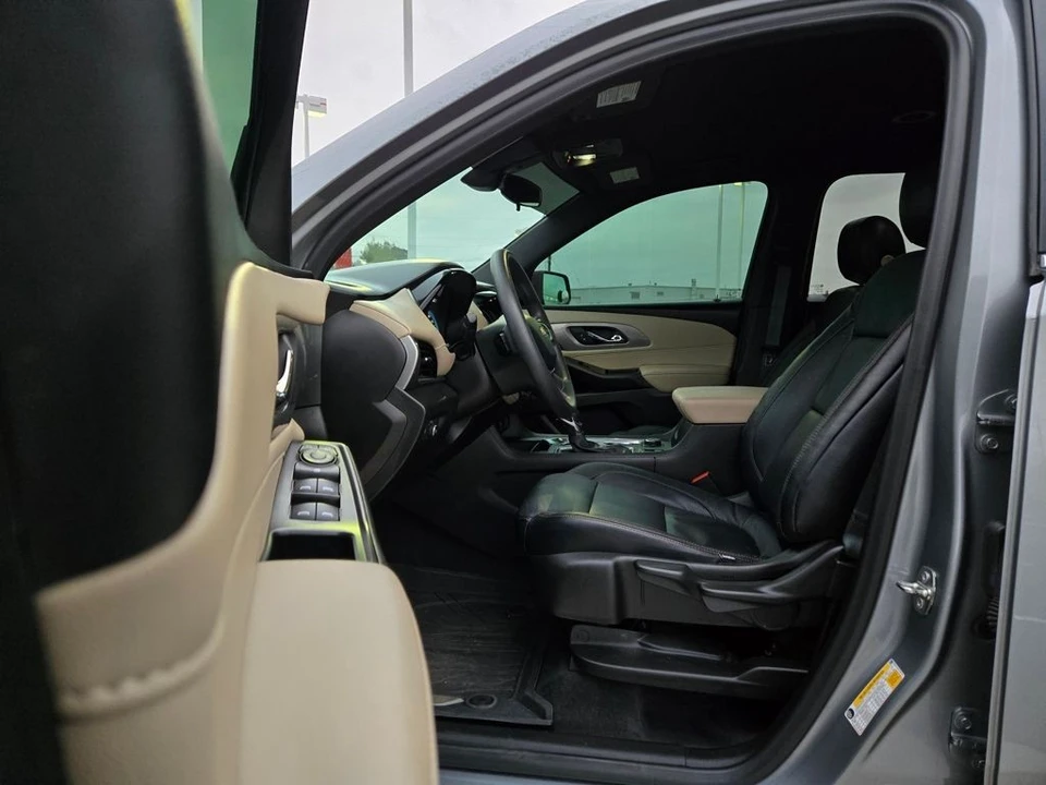 2023 Chevrolet Traverse - Image 10 of 12