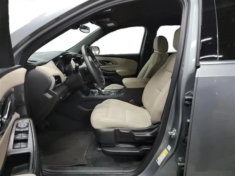 2023 Chevrolet Traverse - Image 9 of 12