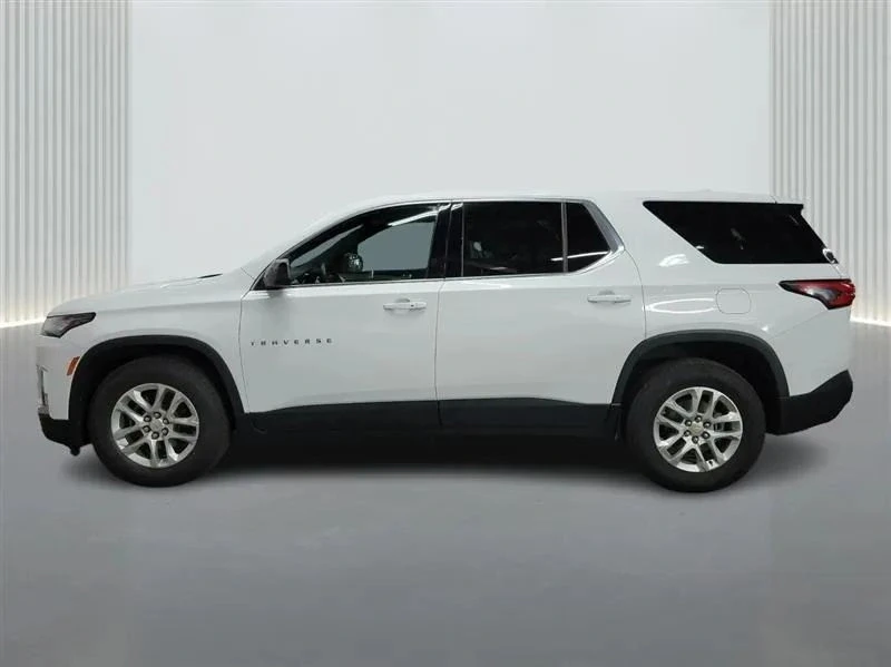 2023 Chevrolet Traverse - Image 2 of 12